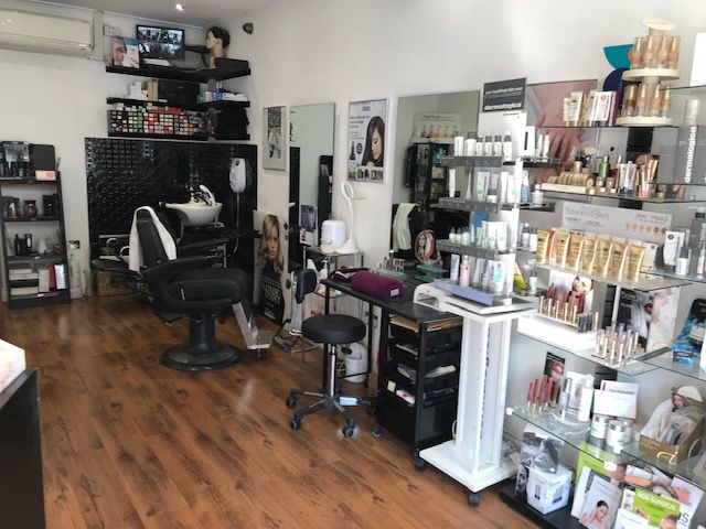 London Properties are pleased to offer to the market this A1/A2 unit property located on Dallow Road in the affluent area of Luton is currently trading as a successful Hair & Beauty Salon
